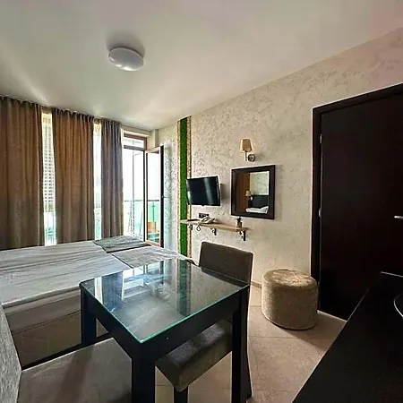 Briz - Section B Hotel