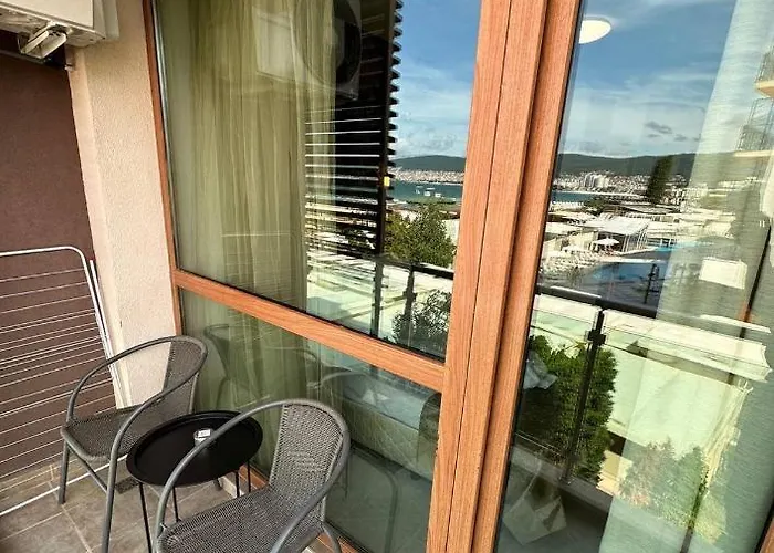 Briz - Section B Hotel